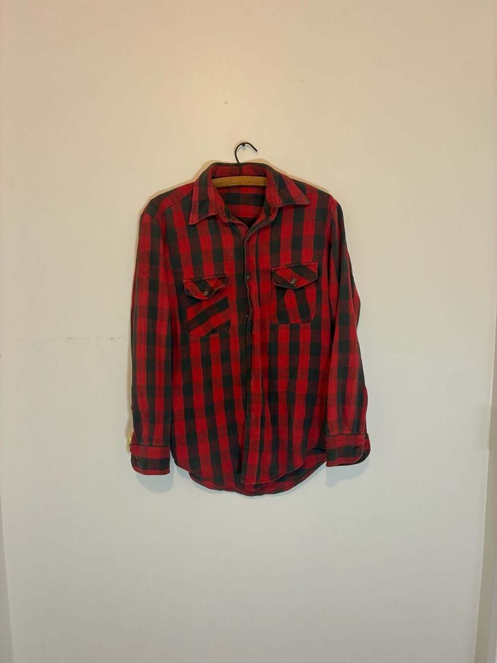 1960s Vintage Heavyweight Buffalo Plaid Flannel Button Down Distressed Red Black